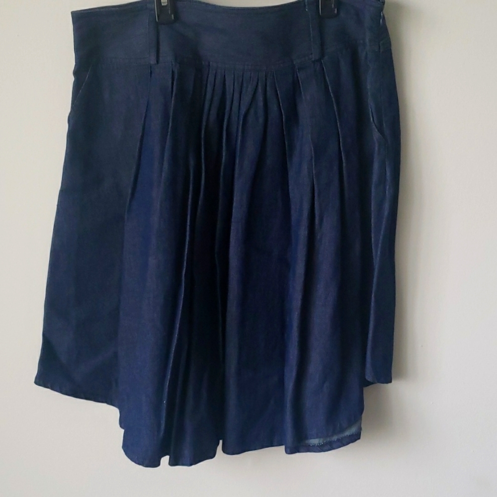 Knee-length, dark blue skirt for summer or early fall days.